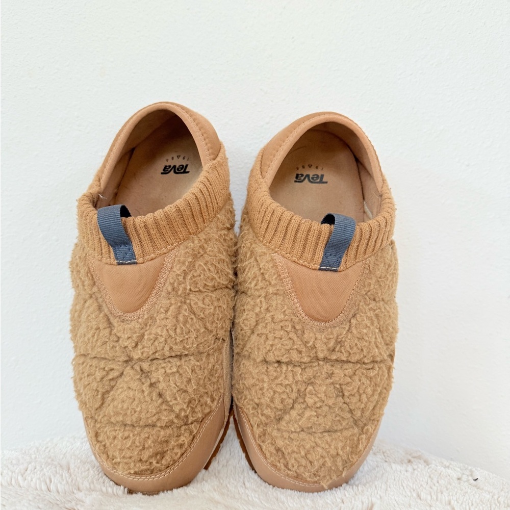 Teva Women’s Cozy Re Ember Fleece Moccasins Sand
